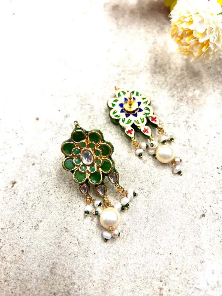Aisha Emerald Green Kundan Earrings : GS2400067