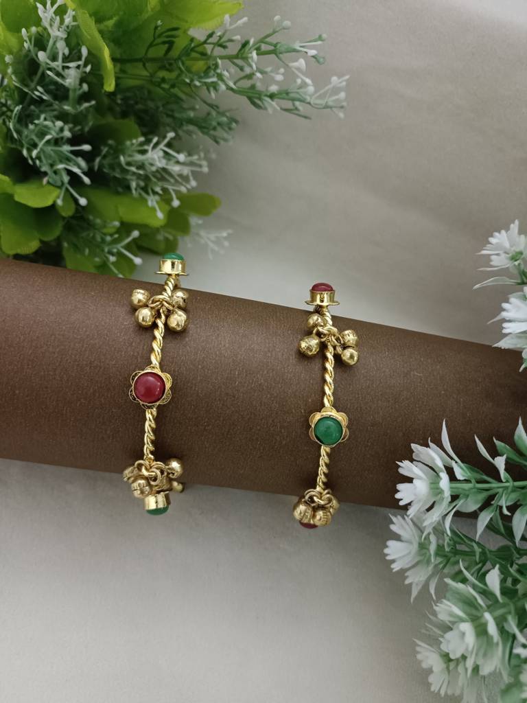 Women 2 Brass Kundan Gold-Plated Bangle-Style Bracelet : VS105399