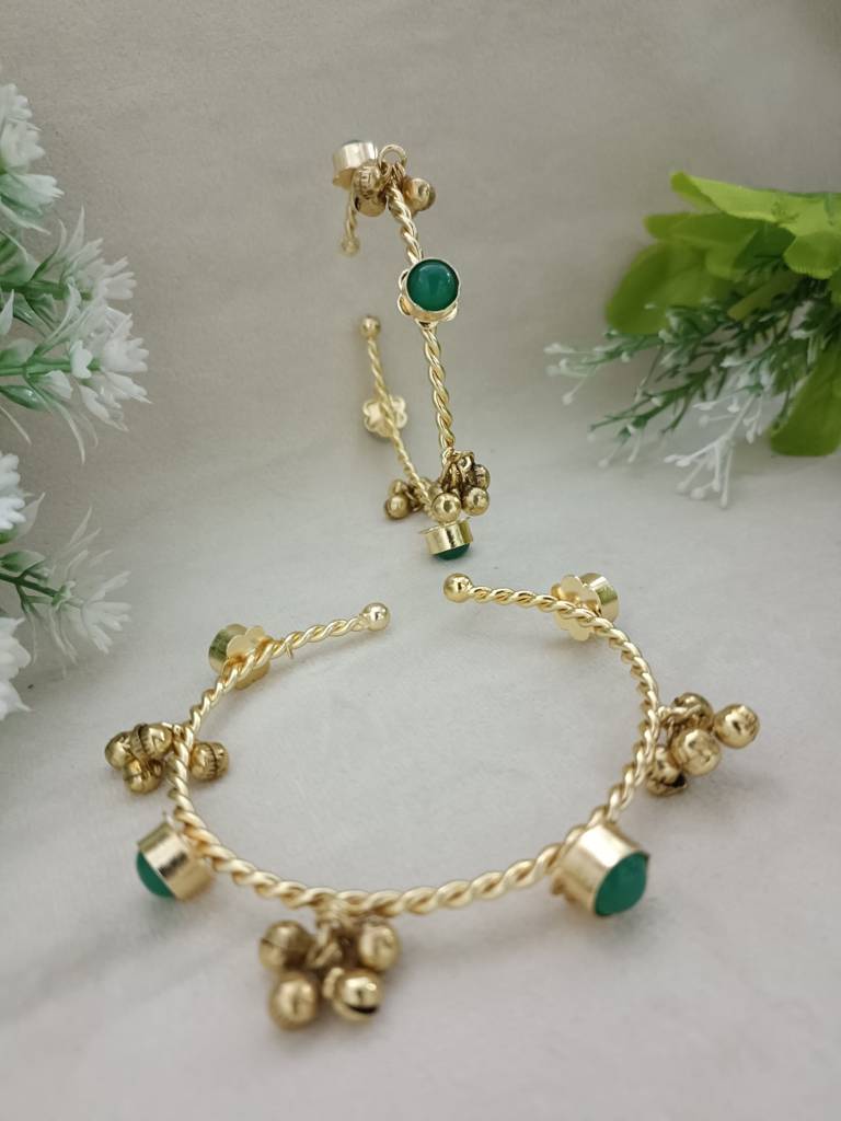 Women 2 Brass Kundan Gold-Plated Bangle-Style Bracelet : VS105397