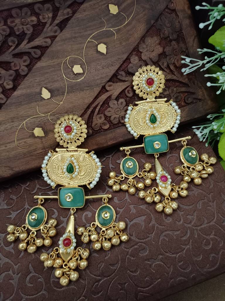 Gold Plated Pachi Kundan Studded Ghungaroo Kashmiri Drop Earrings : VS105411