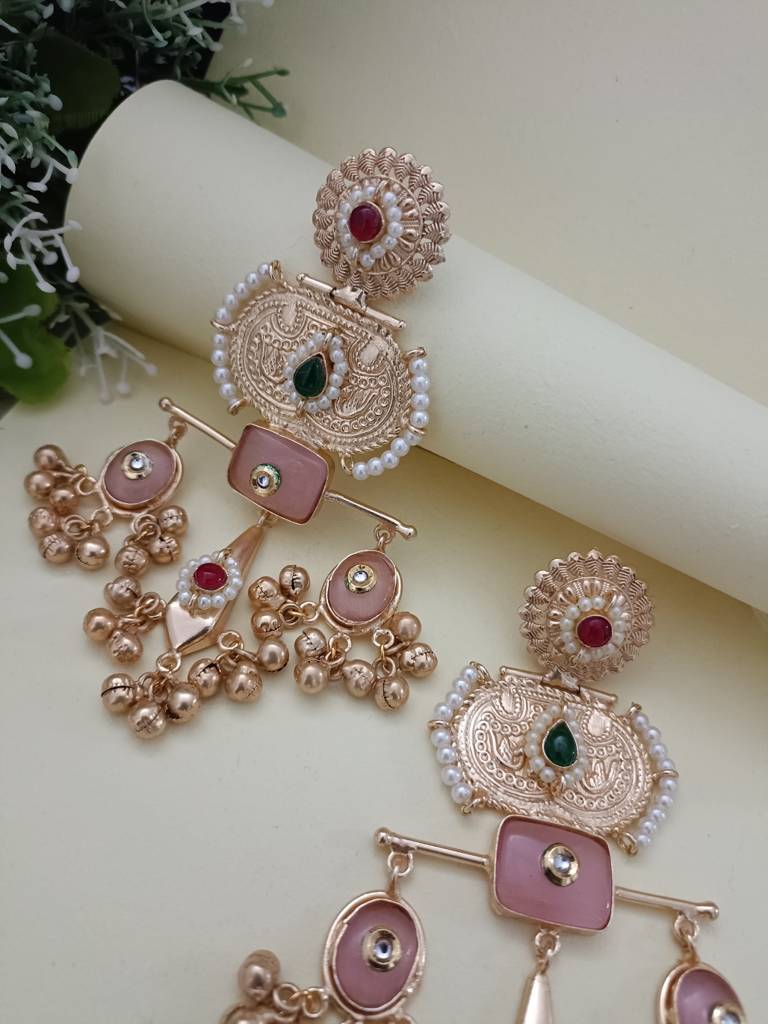 Gold Plated Pachi Kundan Studded Ghungaroo Kashmiri Drop Earrings : VS105412