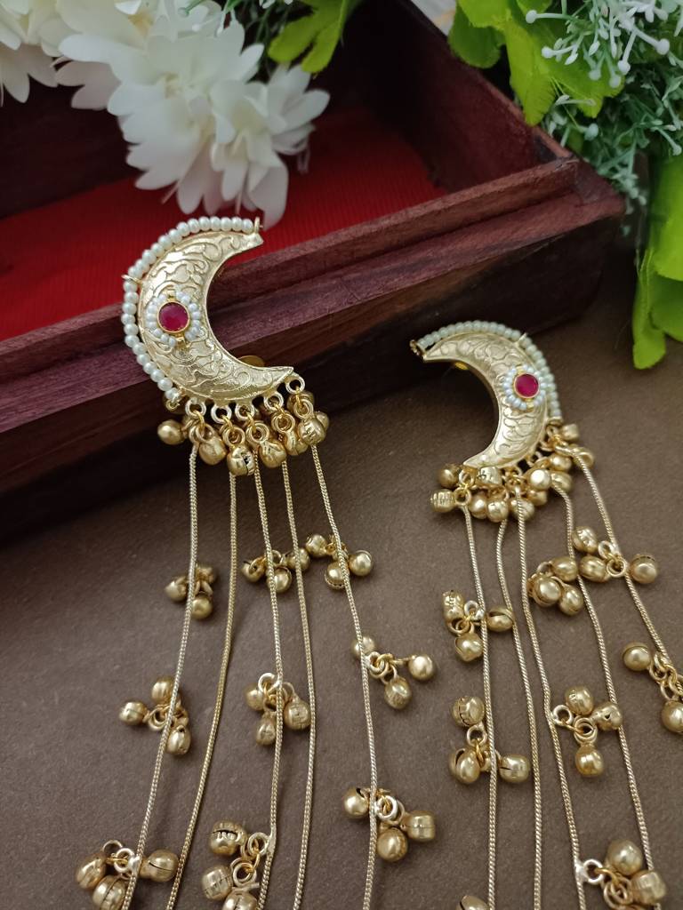 Gold Plated Pachi Kundan & Ghungaroo Studded Crescent  Moon Kashmiri Drop Earrings : VS105409