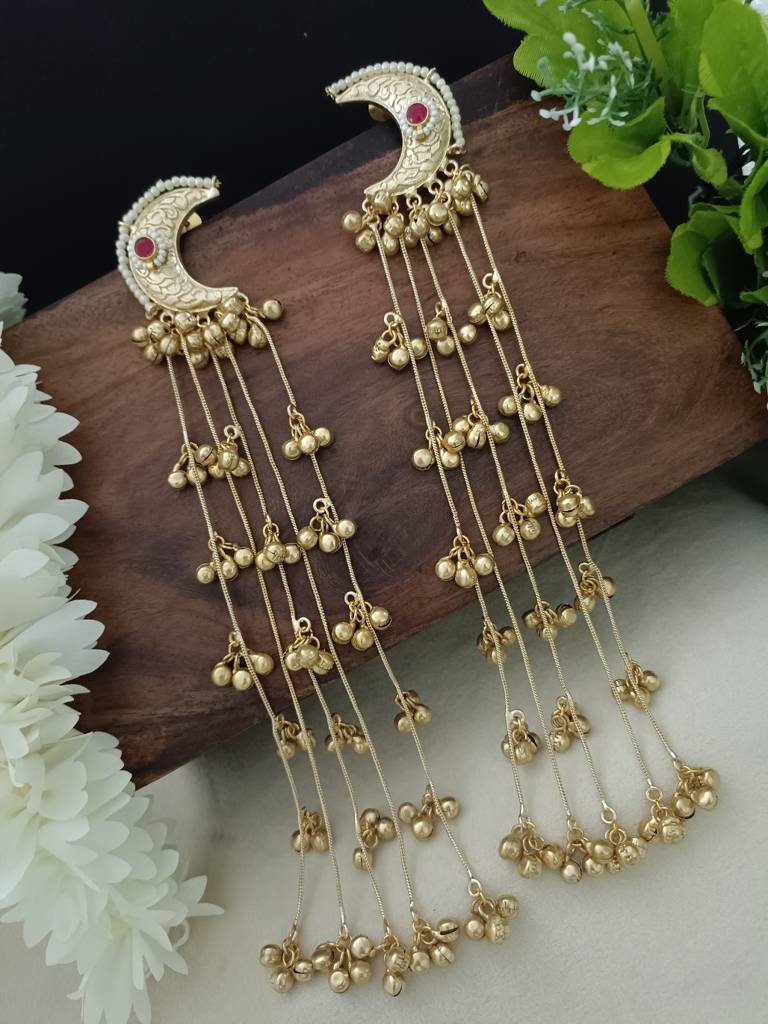 Gold Plated Pachi Kundan & Ghungaroo Studded Crescent  Moon Kashmiri Drop Earrings : VS105409
