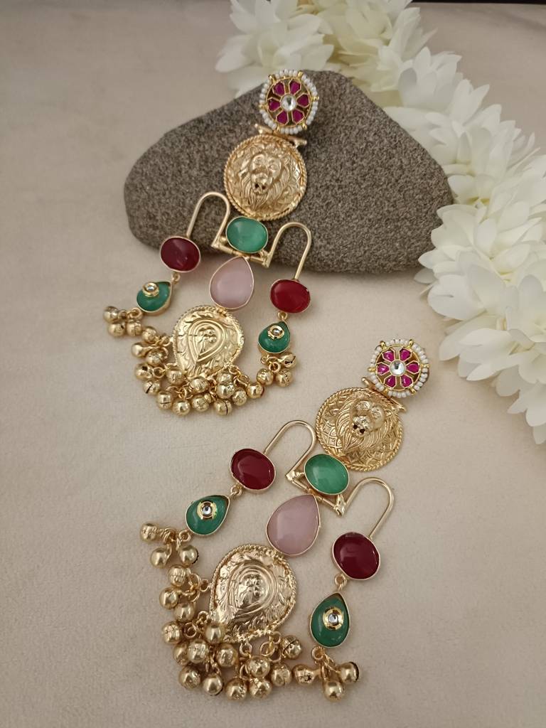 Gold Plated Pachi Kundan Studded Ghungaroo Kashmiri Drop Earrings : VS105416
