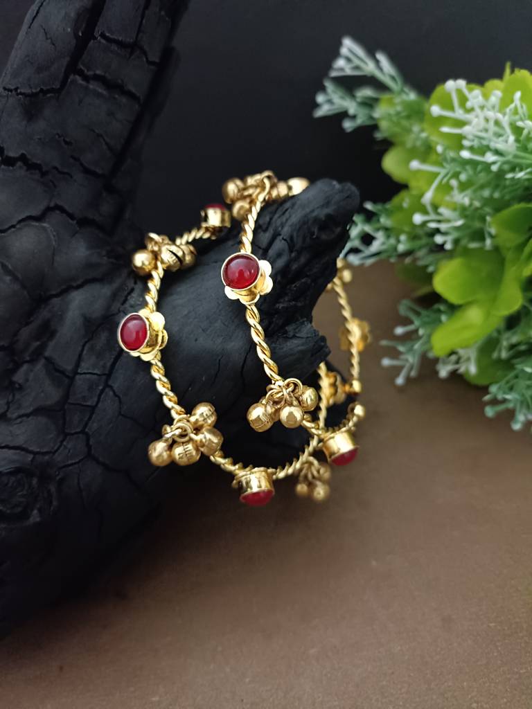 Women 2 Brass Kundan Gold-Plated Bangle-Style Bracelet : VS105398