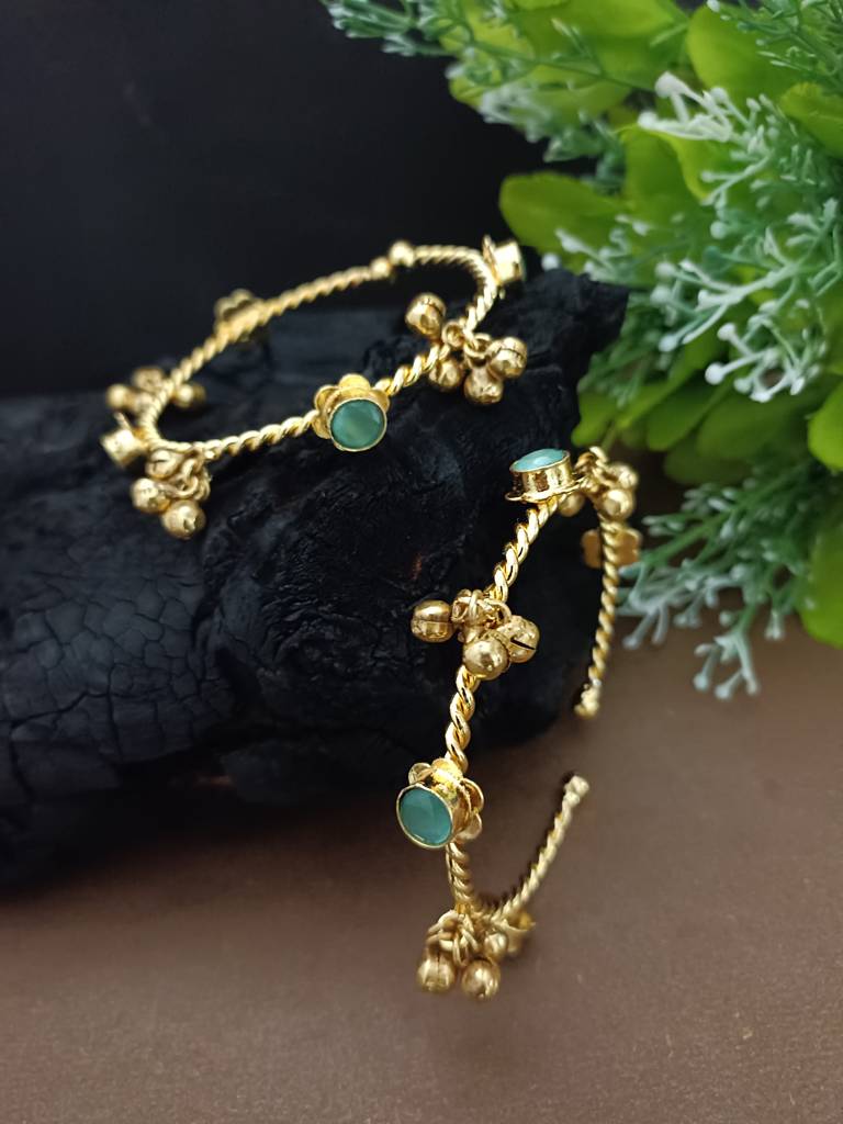 Women 2 Brass Kundan Gold-Plated Bangle-Style Bracelet : VS105397