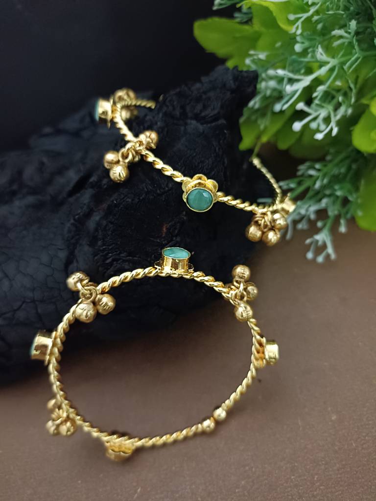 Women 2 Brass Kundan Gold-Plated Bangle-Style Bracelet : VS105397