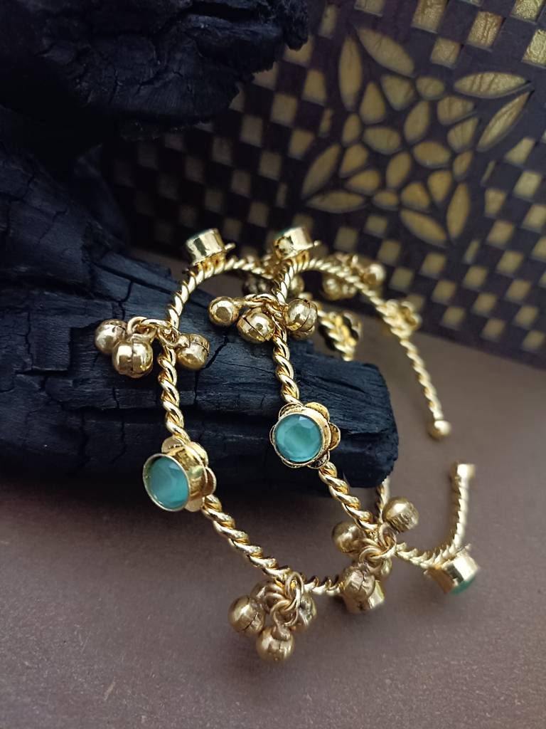 Women 2 Brass Kundan Gold-Plated Bangle-Style Bracelet : VS105397