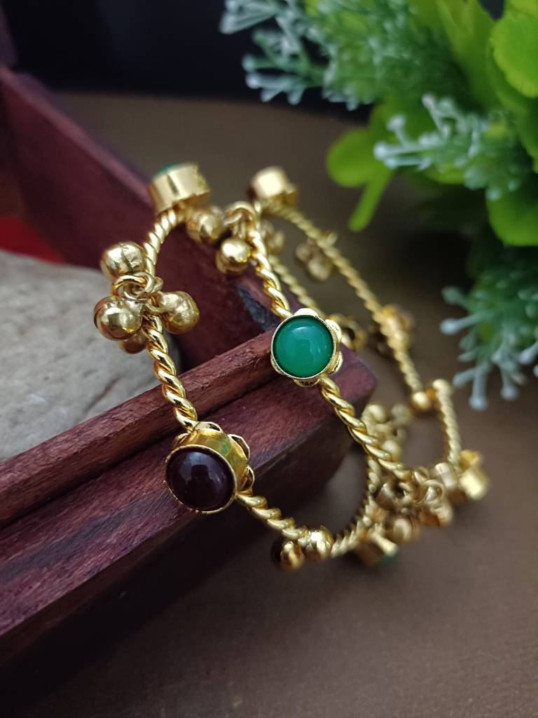 Women 2 Brass Kundan Gold-Plated Bangle-Style Bracelet : VS105399