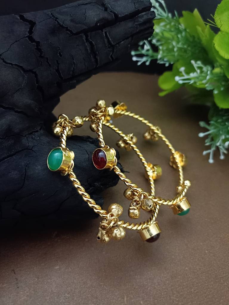 Women 2 Brass Kundan Gold-Plated Bangle-Style Bracelet : VS105399
