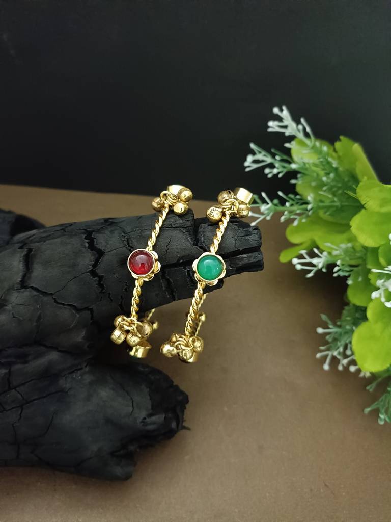 Women 2 Brass Kundan Gold-Plated Bangle-Style Bracelet : VS105399