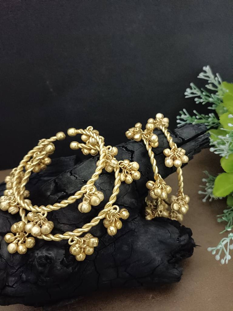 Set Of 4 Gold-Plated Twisted Kada Bracelet With Clustered Ghungroo Charms : VS105396