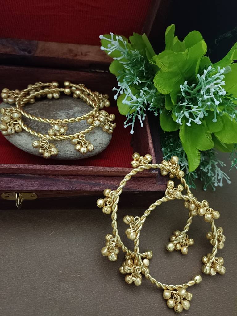 Set Of 4 Gold-Plated Twisted Kada Bracelet With Clustered Ghungroo Charms : VS105396