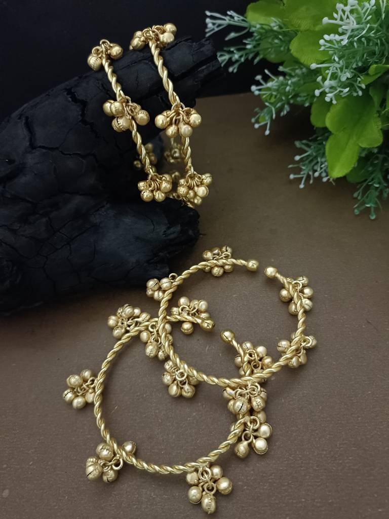 Set Of 4 Gold-Plated Twisted Kada Bracelet With Clustered Ghungroo Charms : VS105396