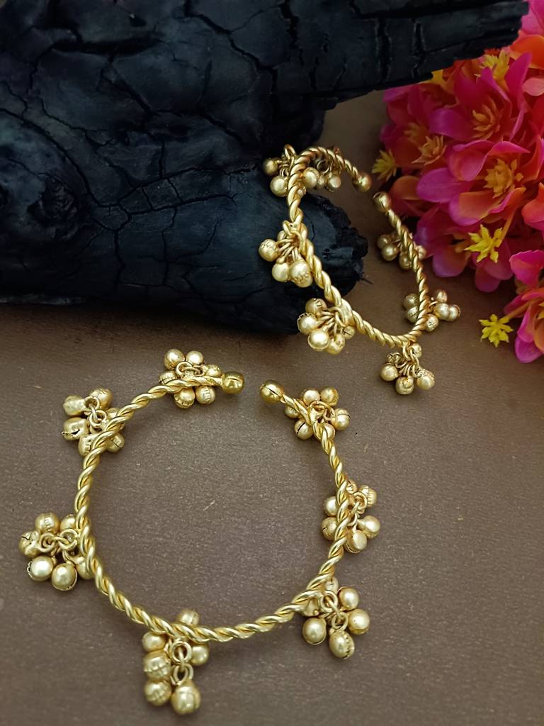 Set Of 2 Gold-Plated Twisted Kada Bracelet With Clustered Ghungroo Charms : VS105395
