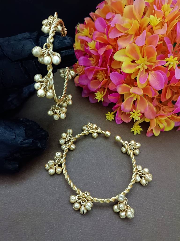 Set Of 2 Gold-Plated Twisted Kada Bracelet With Clustered Ghungroo Charms : VS105395