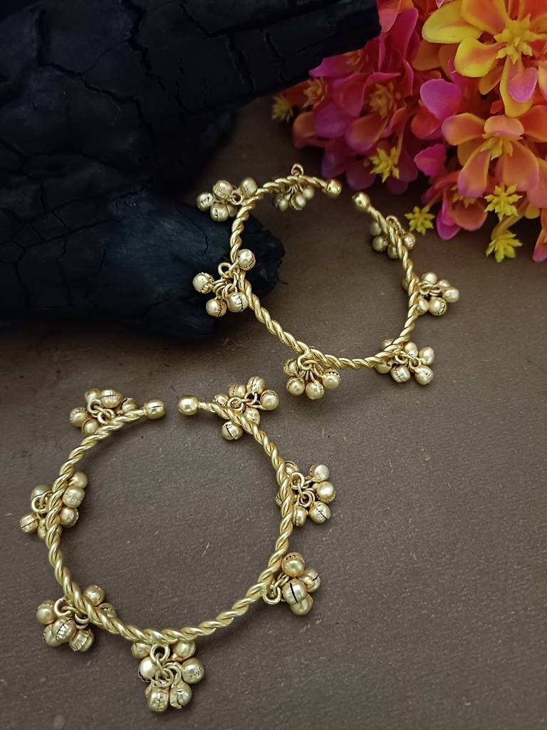 Set Of 2 Gold-Plated Twisted Kada Bracelet With Clustered Ghungroo Charms : VS105395