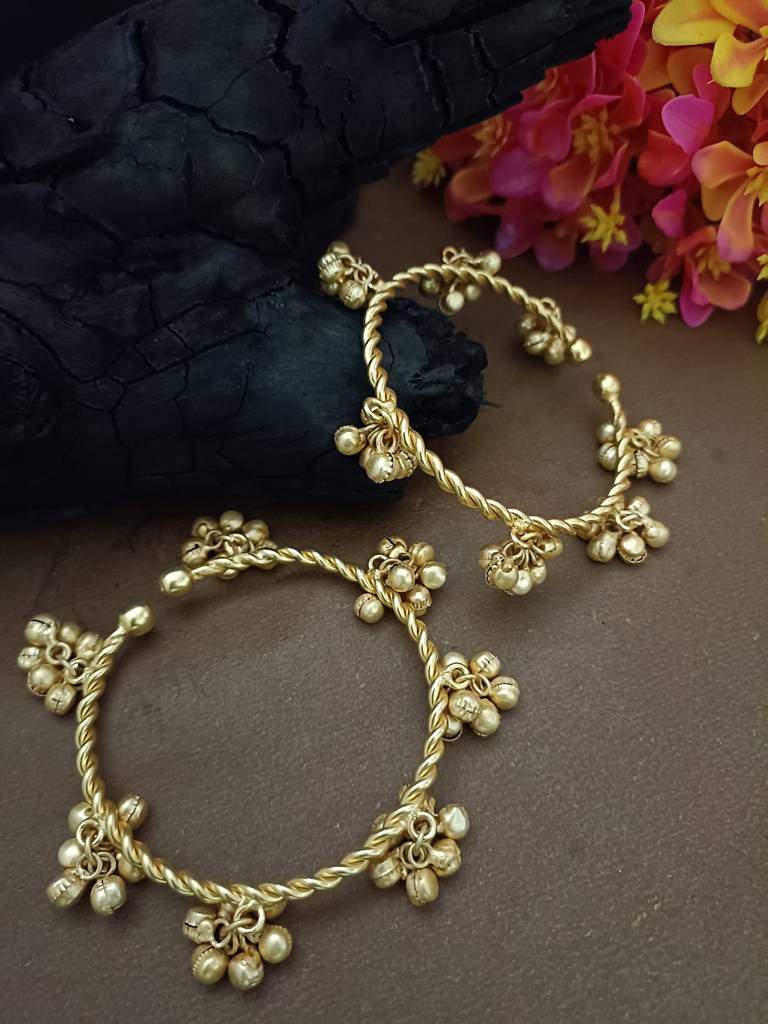 Set Of 2 Gold-Plated Twisted Kada Bracelet With Clustered Ghungroo Charms : VS105395
