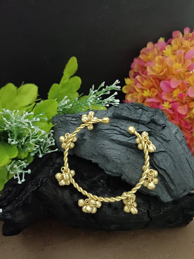 Gold-Plated Twisted Kada Bracelet With Clustered Ghungroo Charms : VS105394
