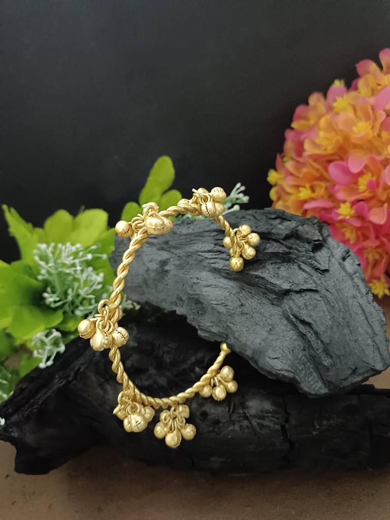 Gold-Plated Twisted Kada Bracelet With Clustered Ghungroo Charms : VS105394