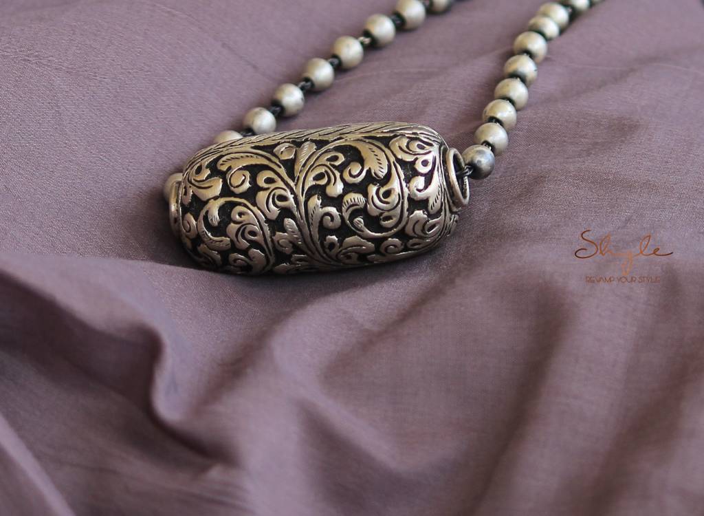 Tattva Chitai Intricate Drum Ball Necklace : SN1134