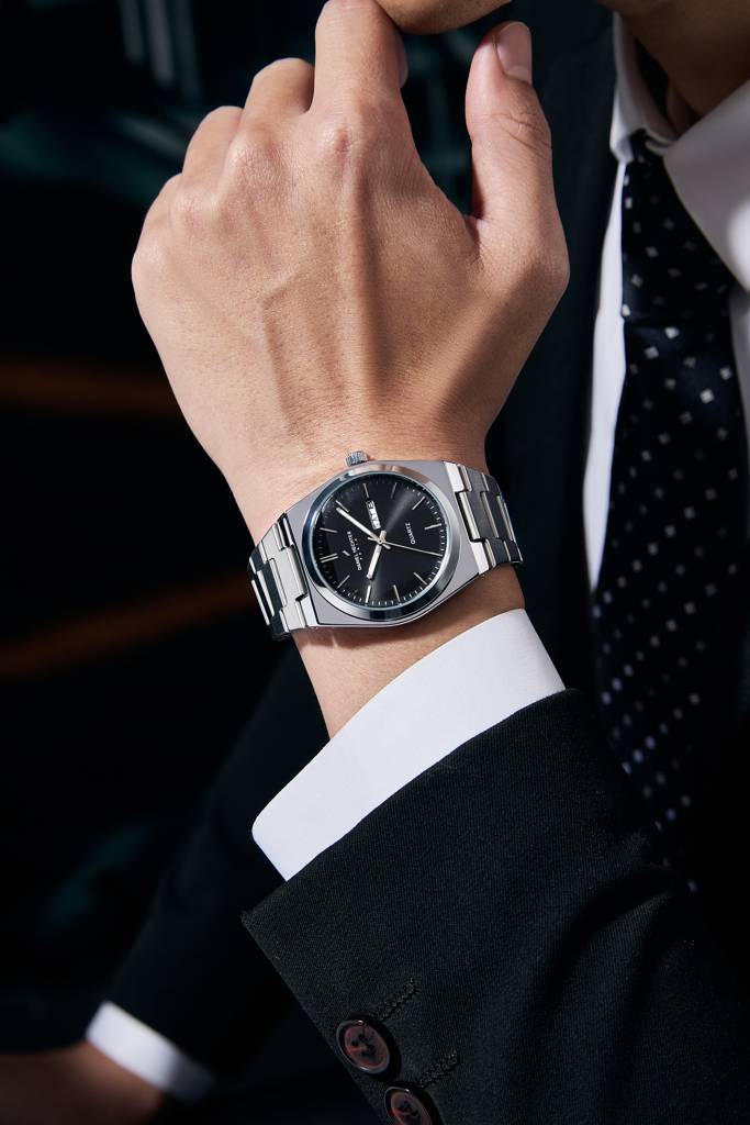 Daniel Hechter Paris Avenue Hoche Collection Modern Analog Watch For Men With Round Dial And Stainless Steel Band : DHM1004-11