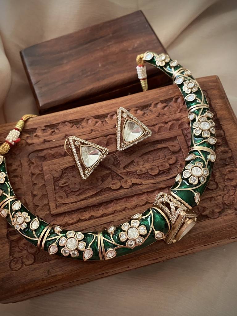 Girisha Hasli Necklace Set- Green : NK268