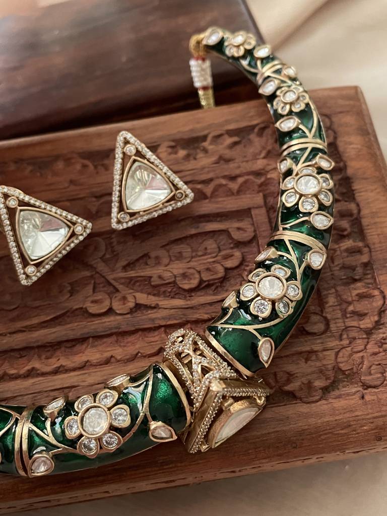 Girisha Hasli Necklace Set- Green : NK268