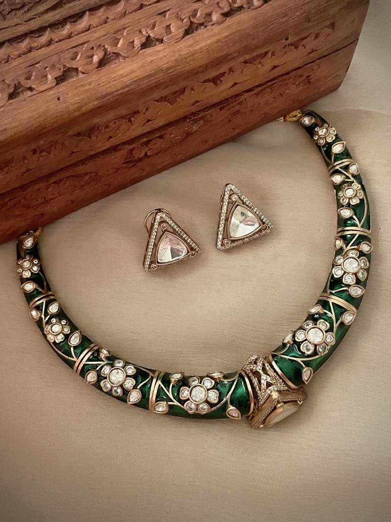 Girisha Hasli Necklace Set- Green : NK268