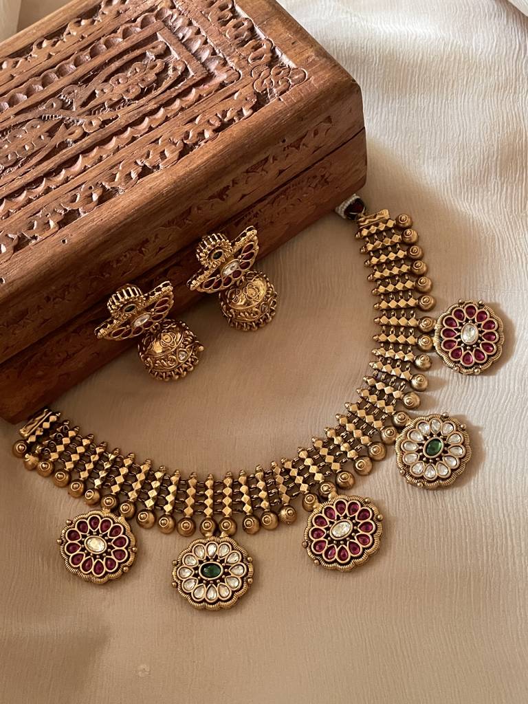 Sunitha Antique Gold Necklace Set : NK275