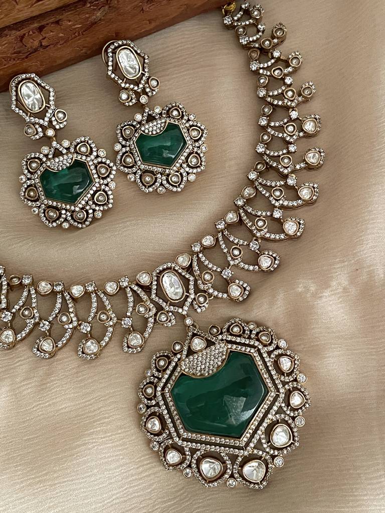 Maina Emerald Polki Necklace Set : NK285