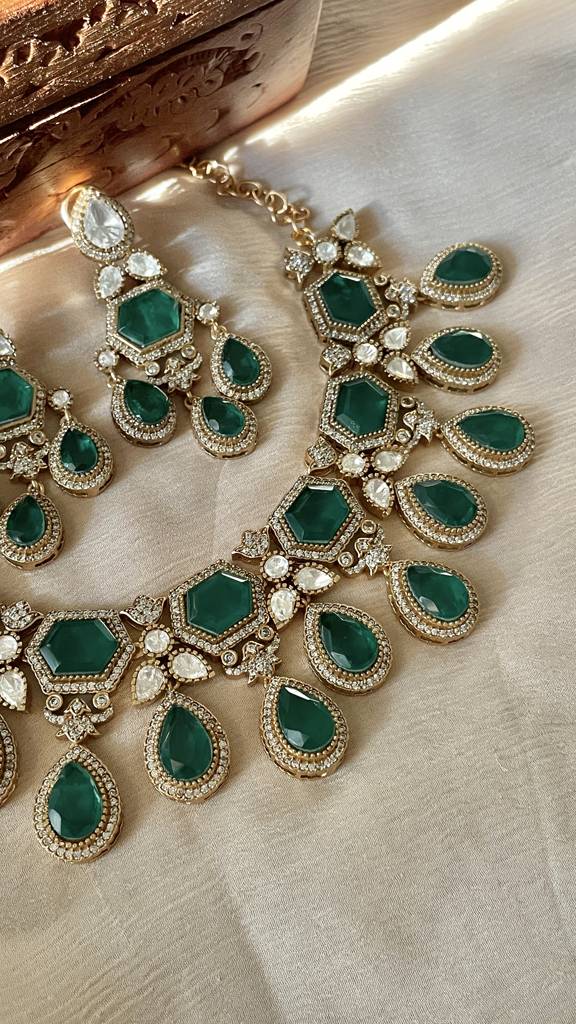Madh Emerald Necklace Set : NK274