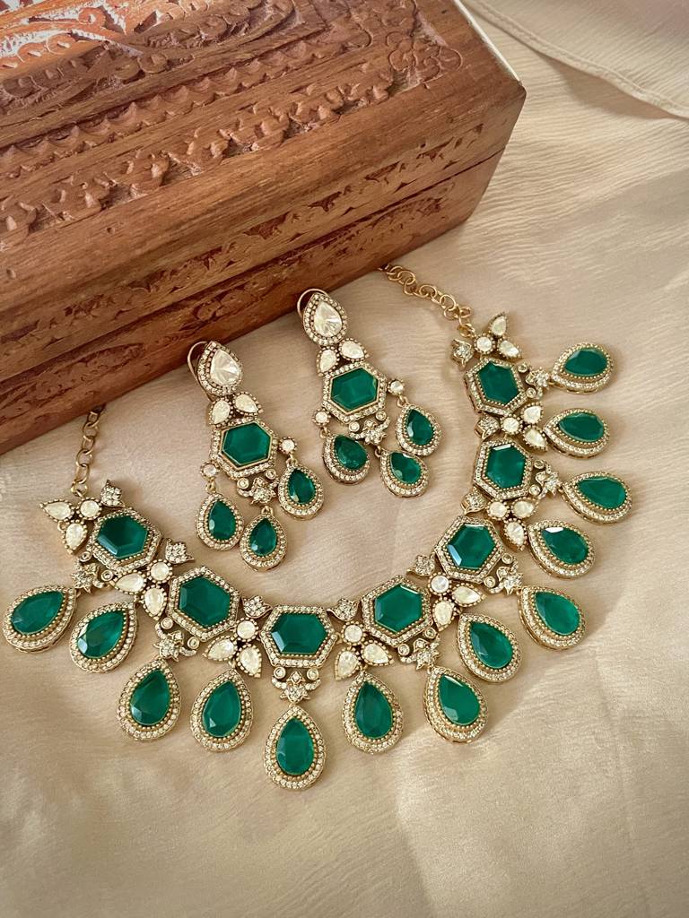 Madh Emerald Necklace Set : NK274