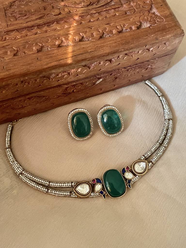 Devya Parrot Necklace Set : NK291