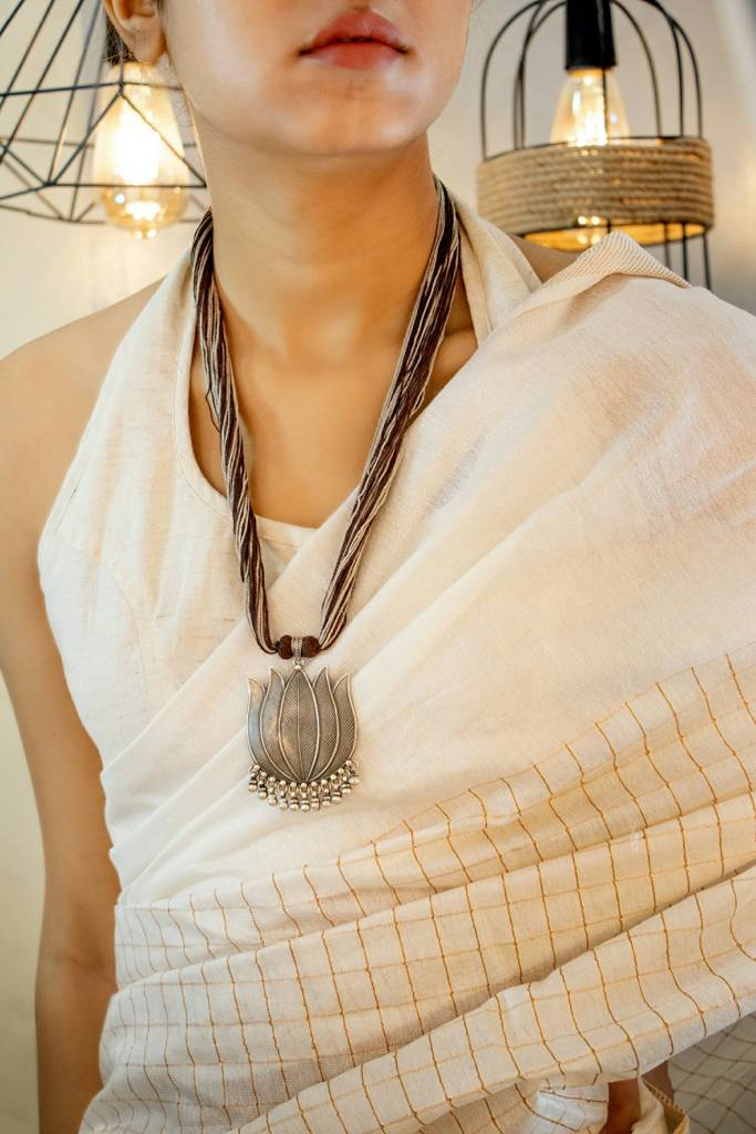925 Sterling Silver Anvaya Lotus Classic Dori Necklace : SN30106