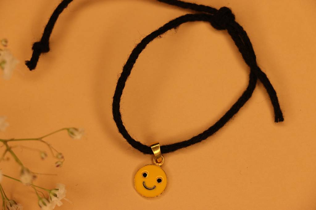 Smiley Black Thread Nazarbattu : btsmiley