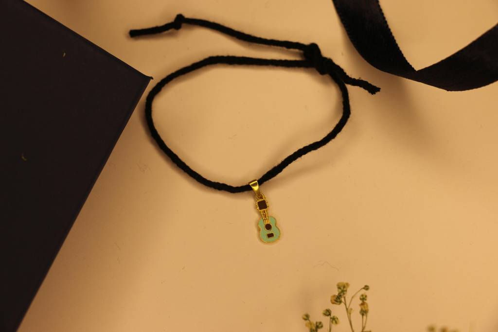 Guitar Black Thread Nazarbattu : btguitar