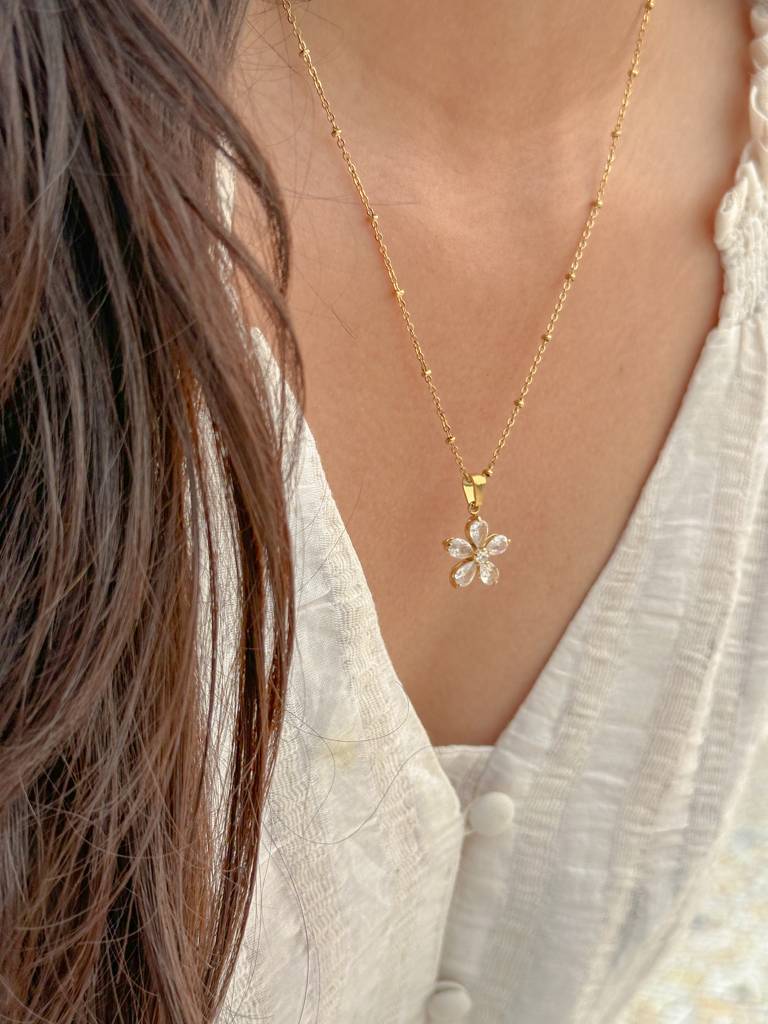 18Kt Gold Plated Rolo Chain Dainty Daisy Flower Pendant Necklace, Lorelai : Lorelai