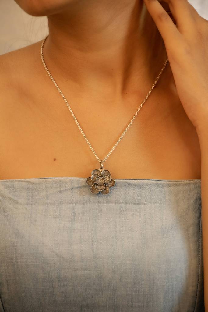 Moh Textured Flower Necklace : SN1109