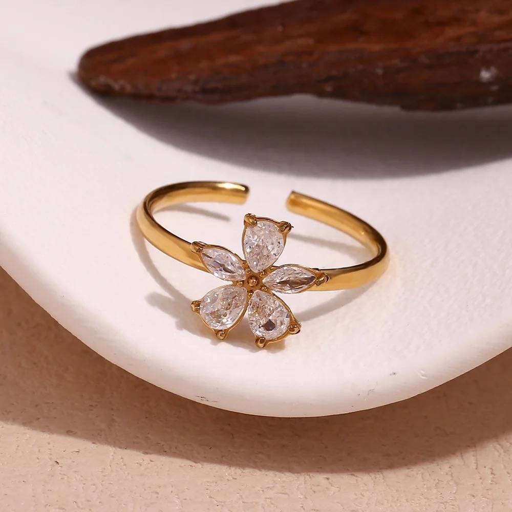 18Kt Gold Plated Open Daisy Flower Ring, Kiara : Kiara