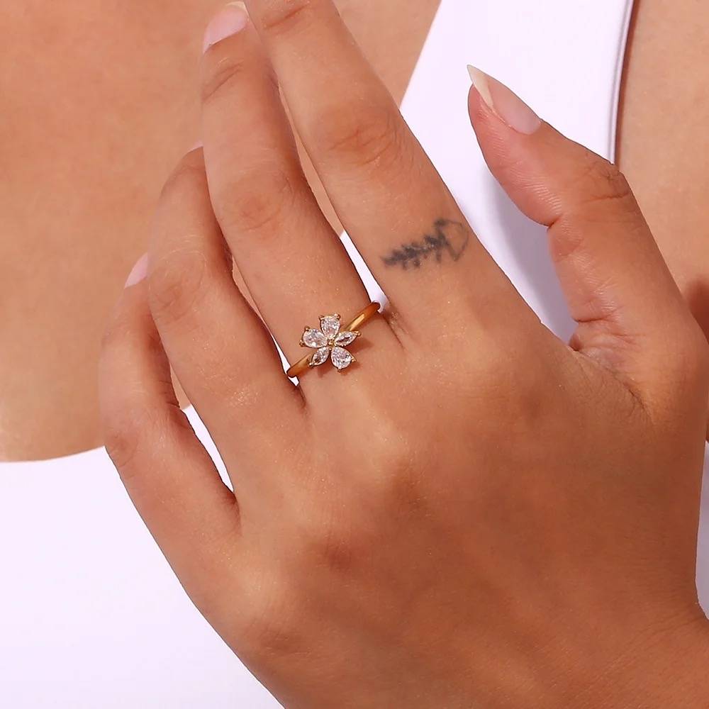 18Kt Gold Plated Open Daisy Flower Ring, Kiara : Kiara