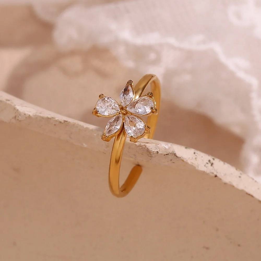 18Kt Gold Plated Open Daisy Flower Ring, Kiara : Kiara