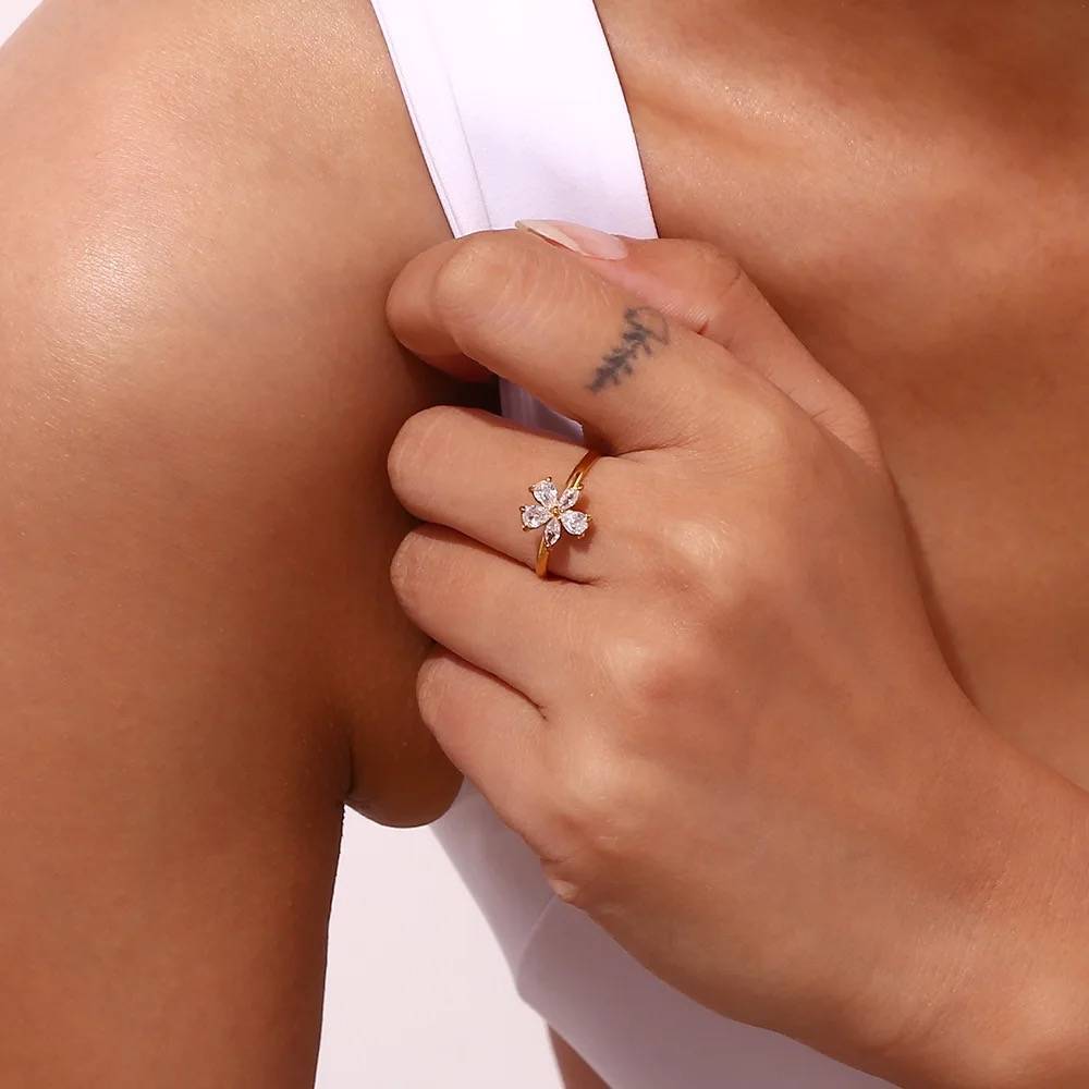 18Kt Gold Plated Open Daisy Flower Ring, Kiara : Kiara
