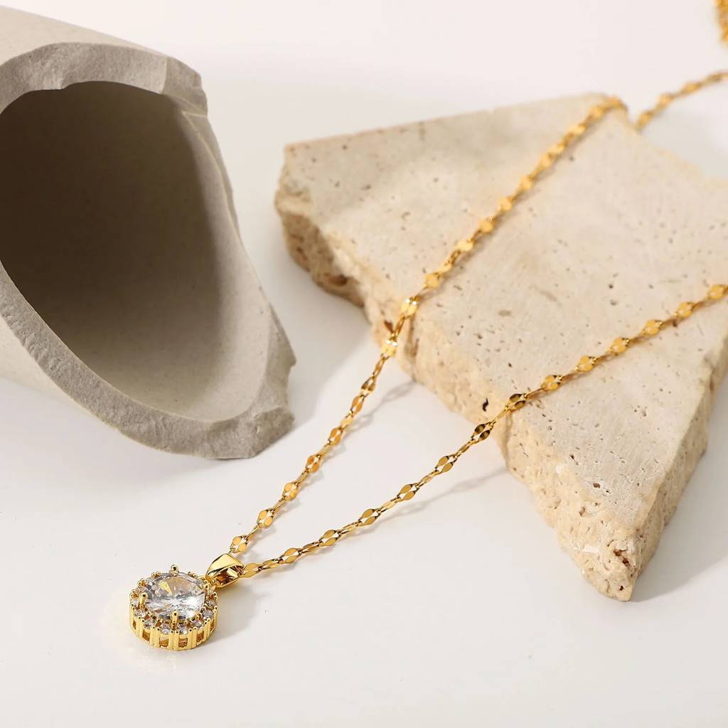 18Kt Gold Plated Twisted Chain Round Zircon Pendant Necklace, Enid : Enid