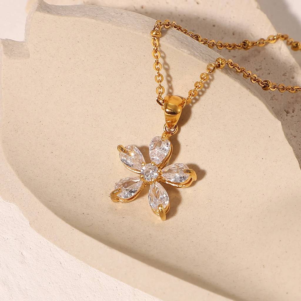 18Kt Gold Plated Rolo Chain Dainty Daisy Flower Pendant Necklace, Lorelai : Lorelai