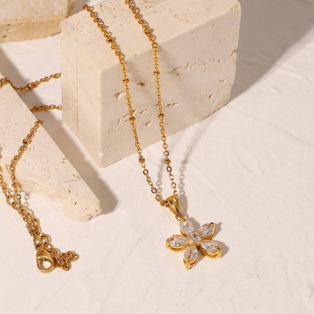 18Kt Gold Plated Rolo Chain Dainty Daisy Flower Pendant Necklace, Lorelai : Lorelai