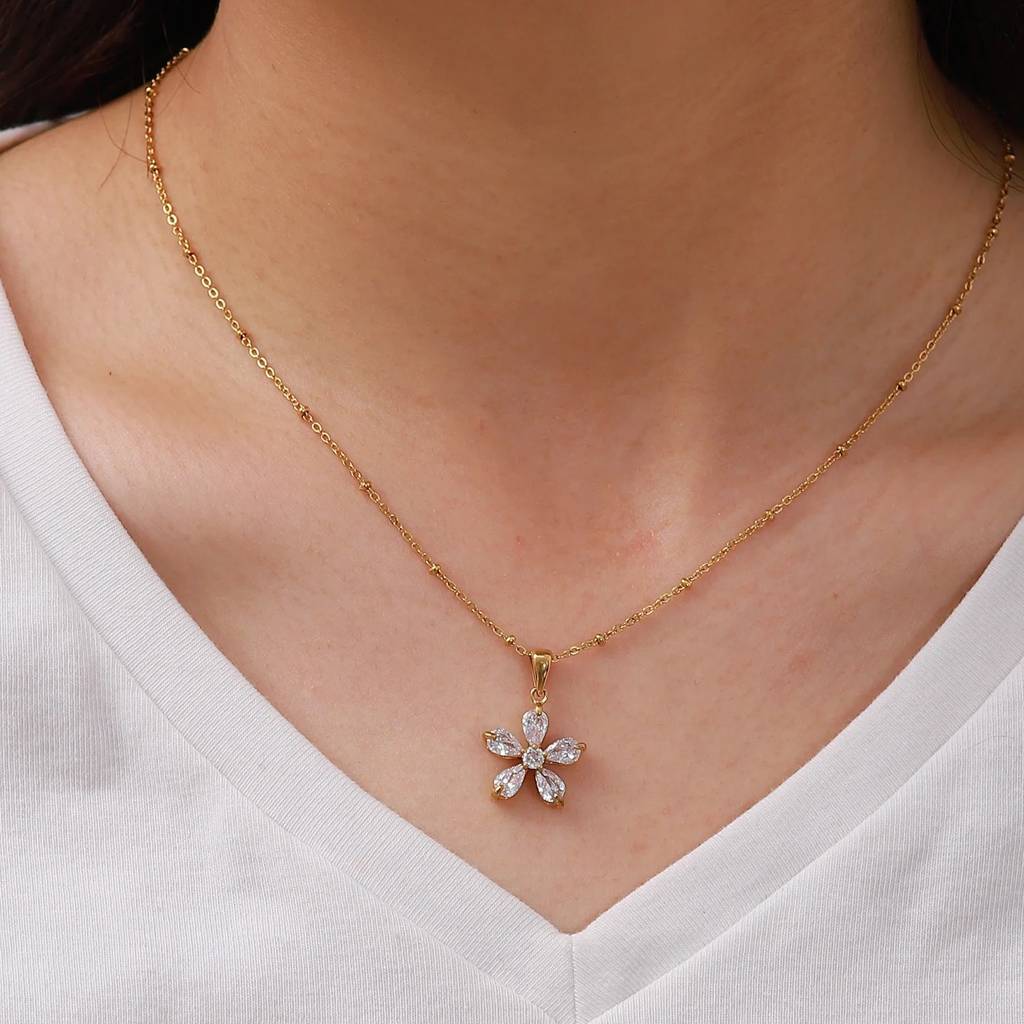 18Kt Gold Plated Rolo Chain Dainty Daisy Flower Pendant Necklace, Lorelai : Lorelai