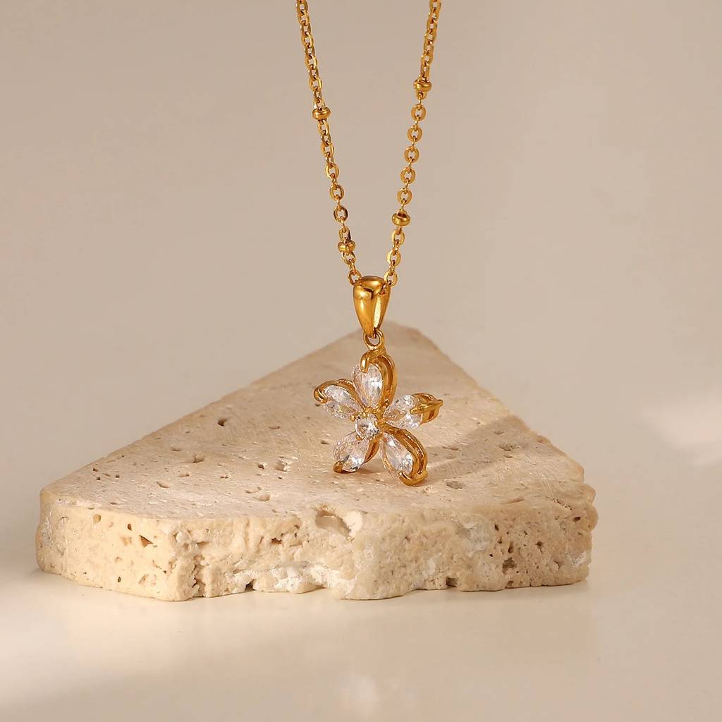 18Kt Gold Plated Rolo Chain Dainty Daisy Flower Pendant Necklace, Lorelai : Lorelai