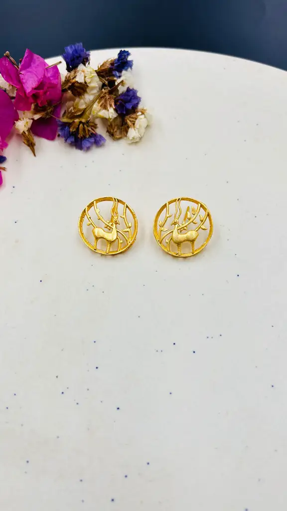 Round Deer Motif Stud Earrings : QJOCT04