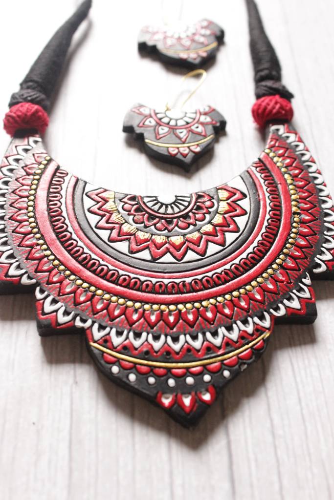 Intricately Detailed Black And Red Handcrafted Terracotta Clay Necklace Set : ALT-JEW-Wardrobe-211